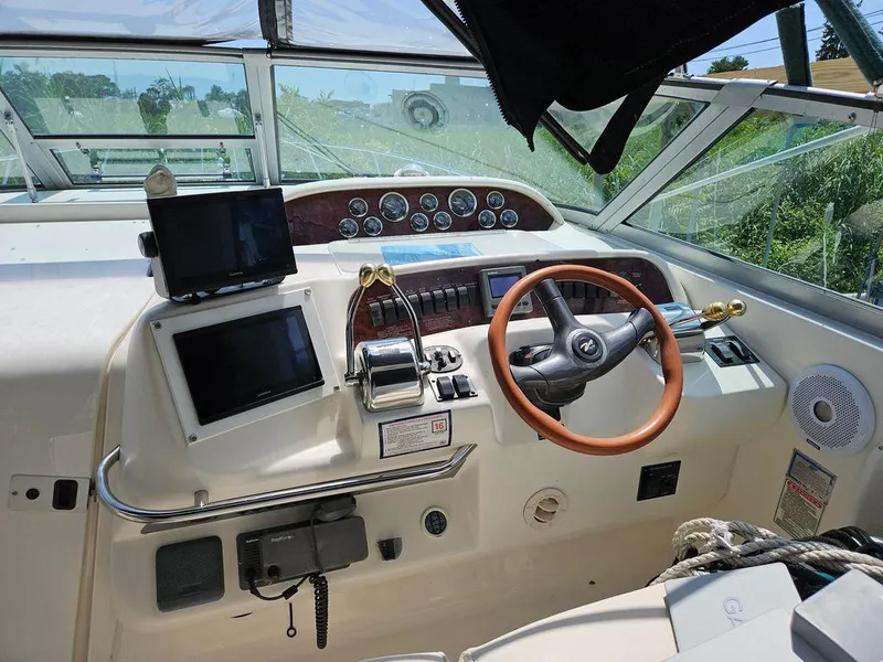 Slide: The Image of Sea Ray Sundancer 330 1999 - 5