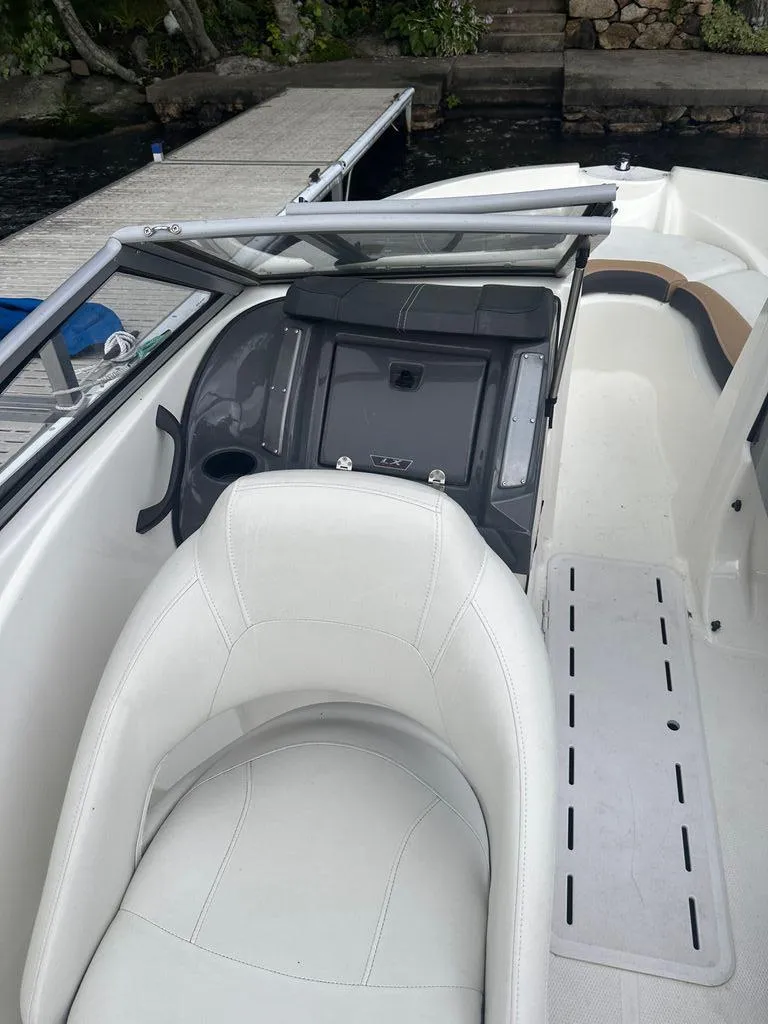 Slide: The Image of Larson LX 195 2013 - 2