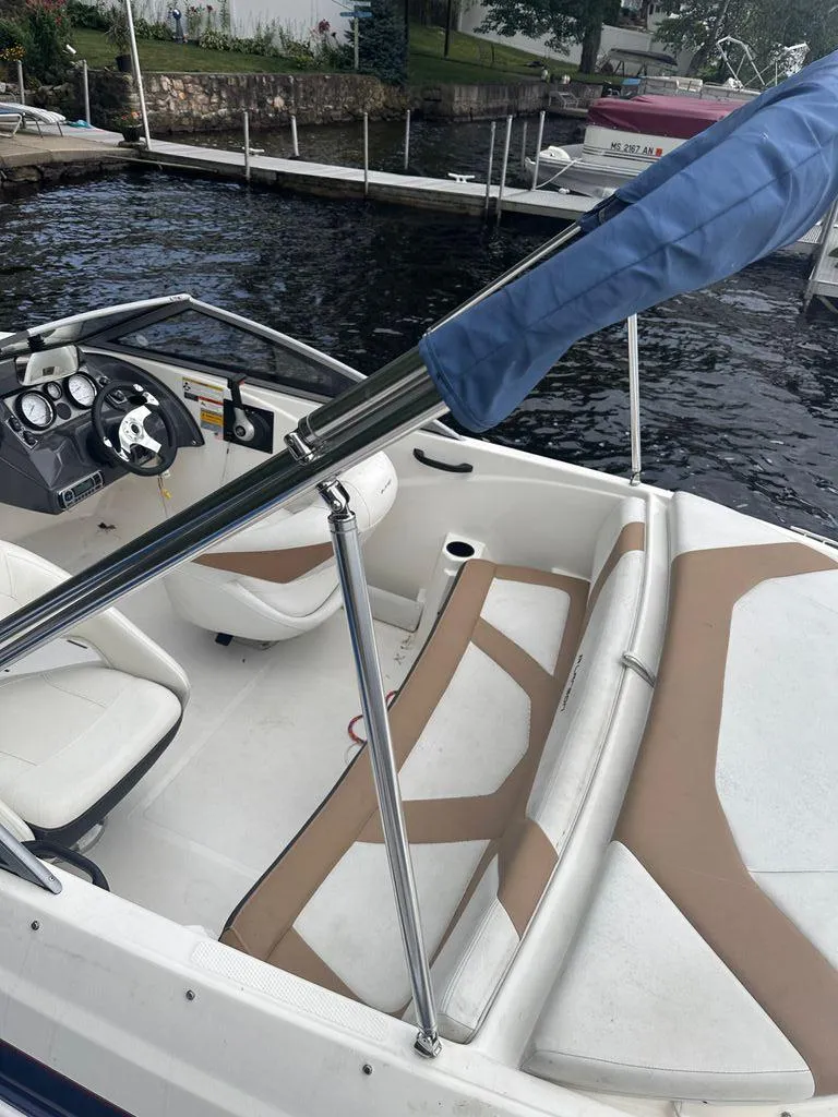 Slide: The Image of Larson LX 195 2013 - 5