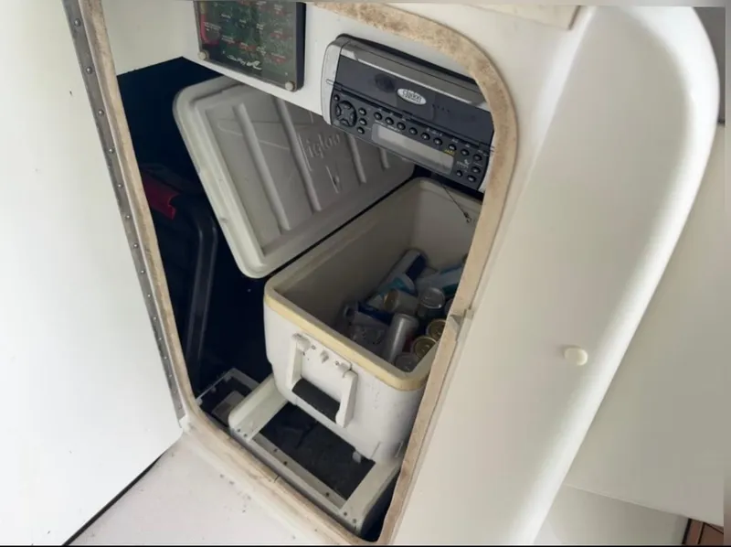 Slide: The Image of Sea Ray 240 Sundeck 2004 - 4