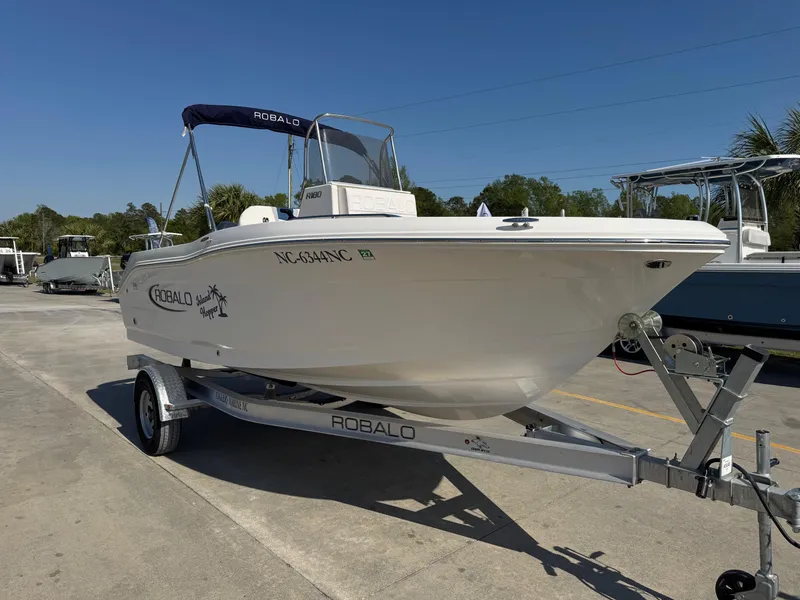 Slide: The Image of Robalo R180 Center Console 2024 - 4