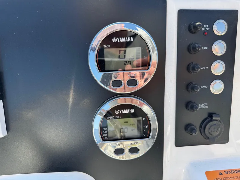 Slide: The Image of Robalo R180 Center Console 2024 - 6