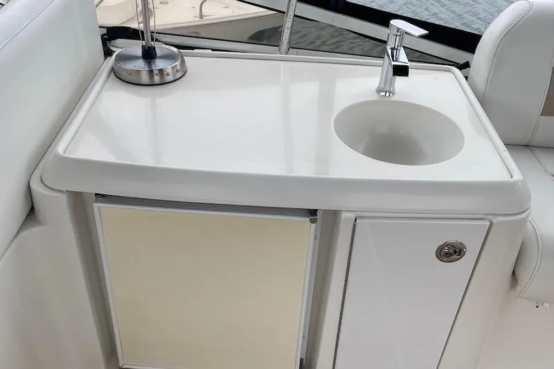 Slide: The Image of 2006 Carver 42 Super Sport yacht sink and countertop detail. - 24