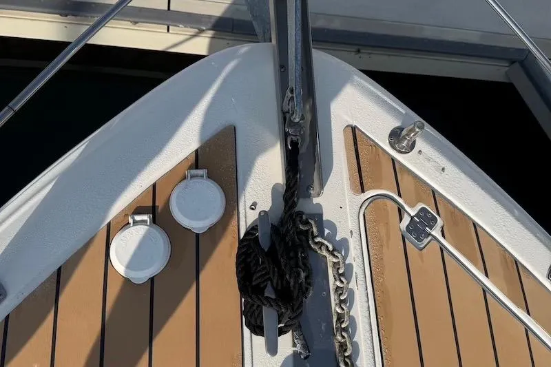 Slide: The Image of Bow of 2006 Carver 42 Super Sport with anchor chain and deck fittings. - 17