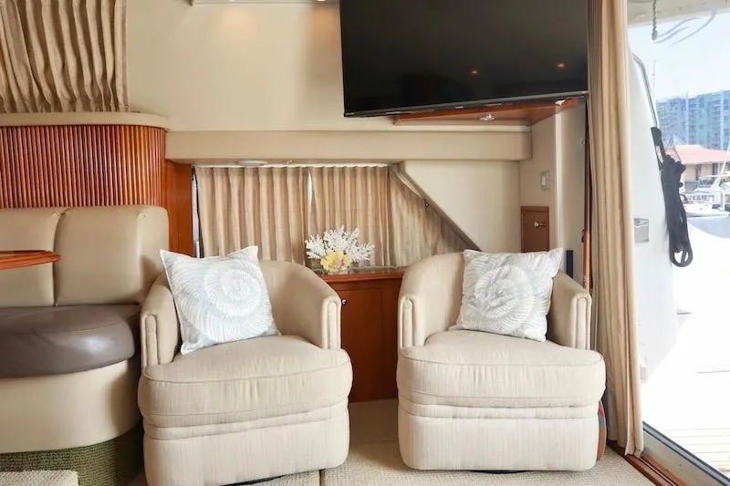 Slide: The Image of Interior of 2006 Carver 42 Super Sport yacht with plush seating and TV. - 34