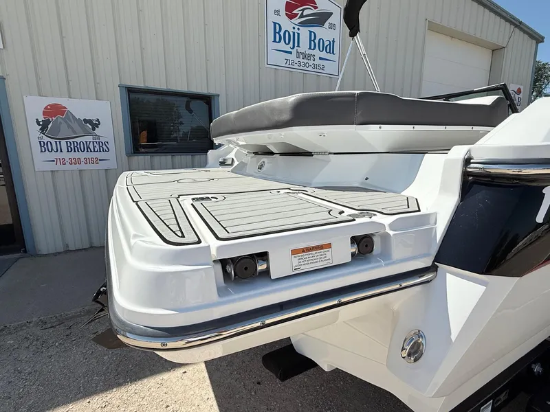 Slide: The Image of 2018 Monterey 218 Super Sport boat at Boji Boat Brokers dealership. - 8
