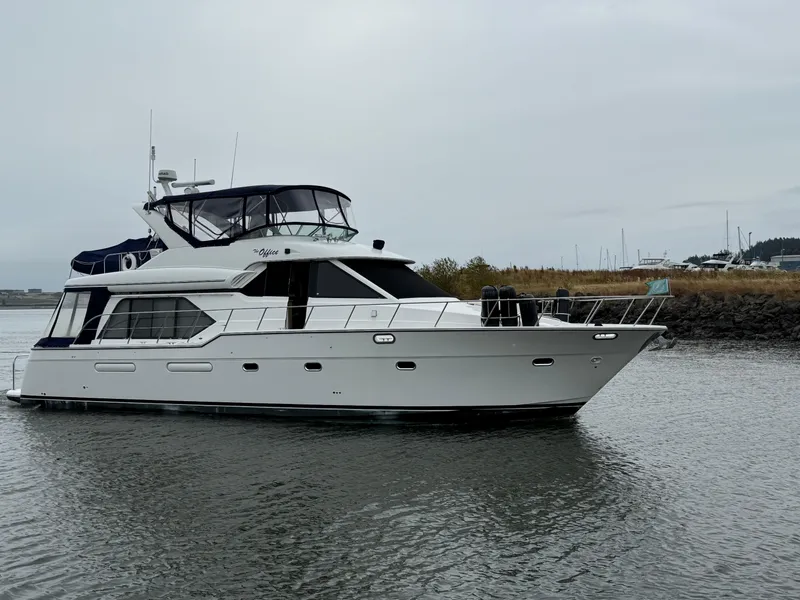 Slide: The Image of Bayliner 5288 Pilot House Motoryacht 2001 - 105