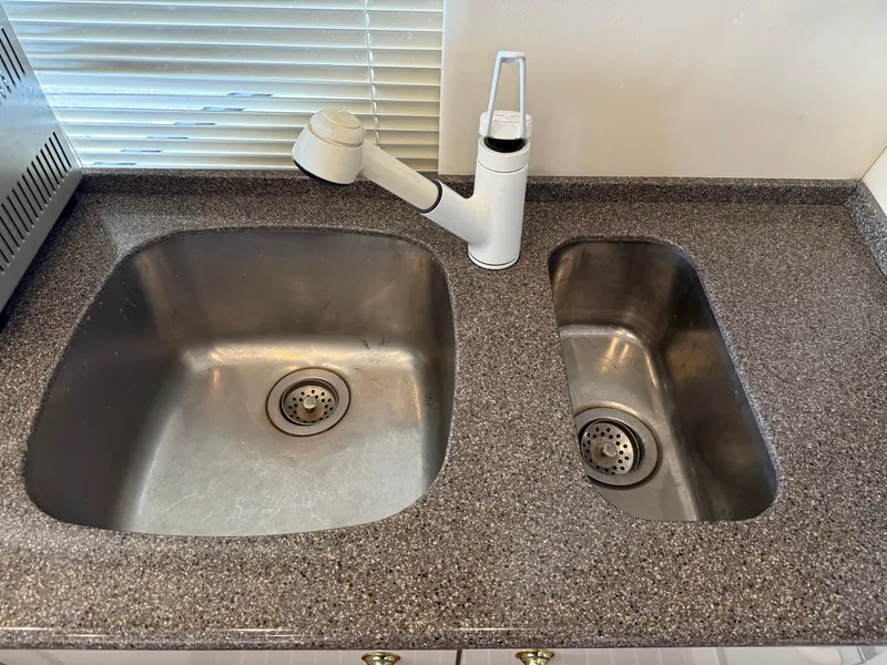 Slide: The Image of Dual stainless steel sinks with faucet in Bayliner 5288 Pilot House Motoryacht kitchen, 2001 model. - 27