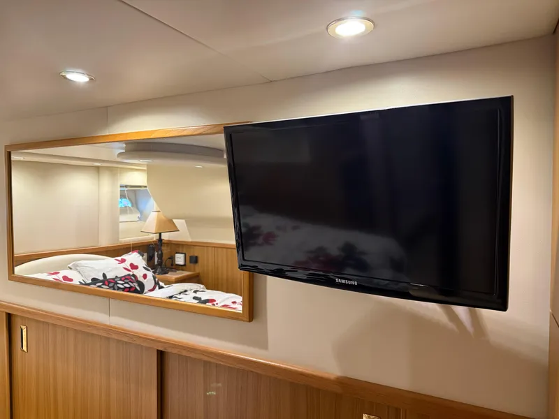 Slide: The Image of Interior of 2001 Bayliner 5288 Pilot House Motoryacht with TV and mirror. - 48