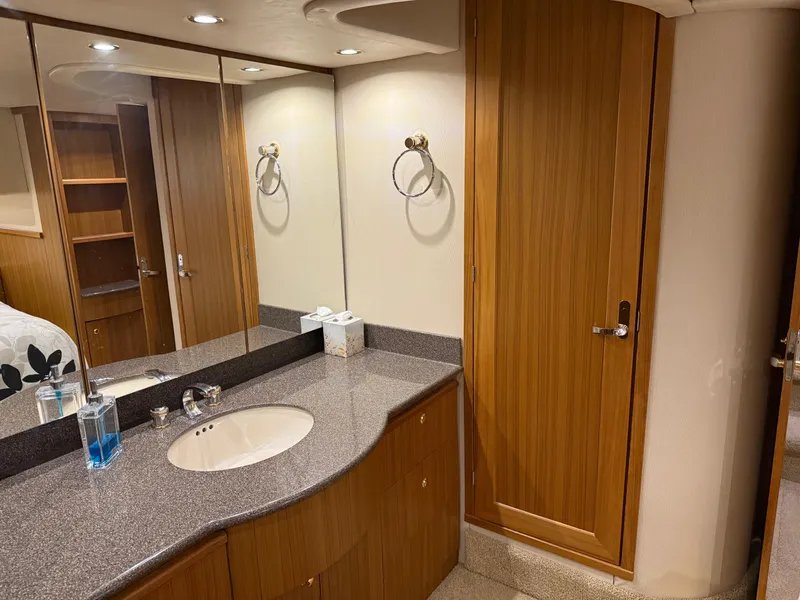 Slide: The Image of Bayliner 5288 Pilot House Motoryacht 2001 - 50