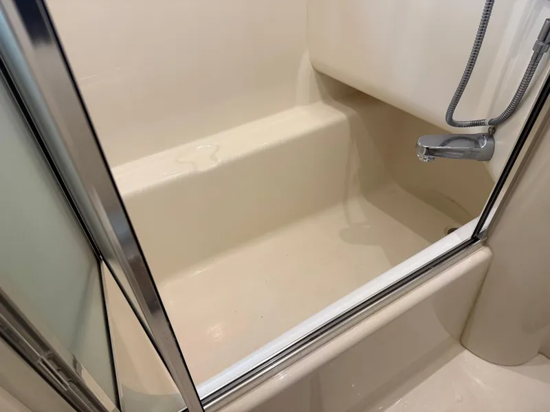 Slide: The Image of Bayliner 5288 Pilot House Motoryacht 2001 - 53