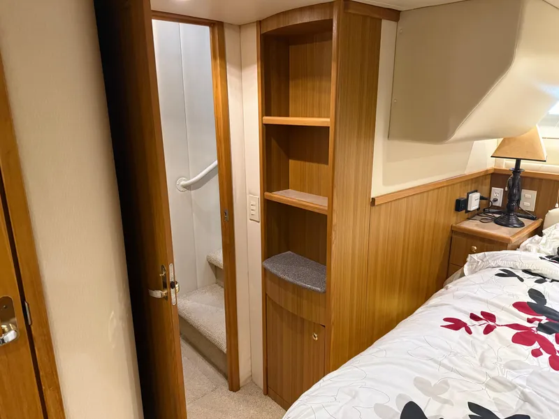 Slide: The Image of Bayliner 5288 Pilot House Motoryacht 2001 - 54