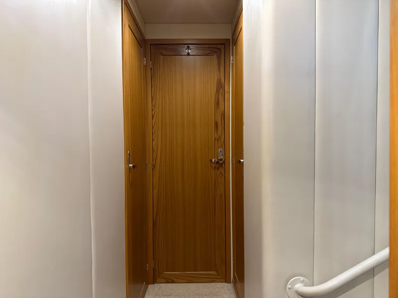 Slide: The Image of Bayliner 5288 Pilot House Motoryacht 2001 - 55