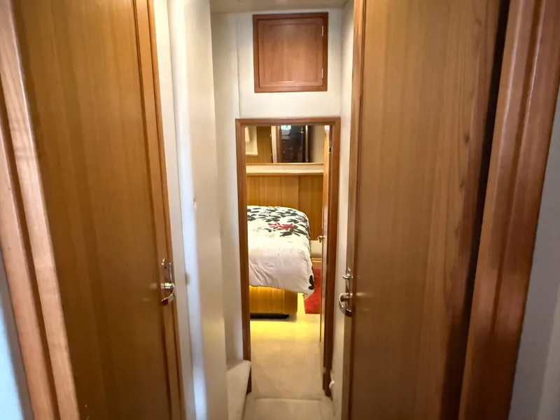 Slide: The Image of Bayliner 5288 Pilot House Motoryacht 2001 - 56