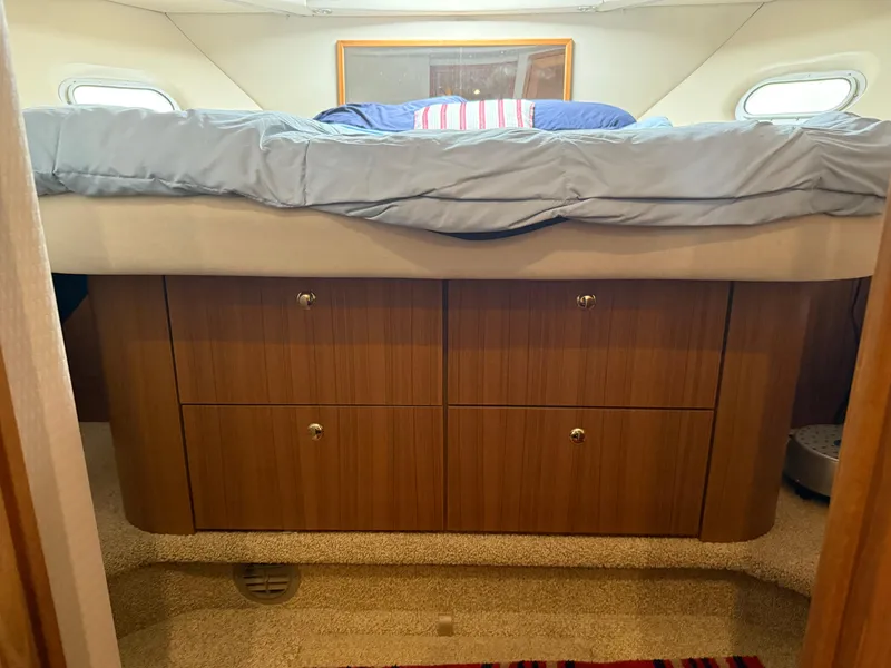 Slide: The Image of Bayliner 5288 Pilot House Motoryacht 2001 - 58