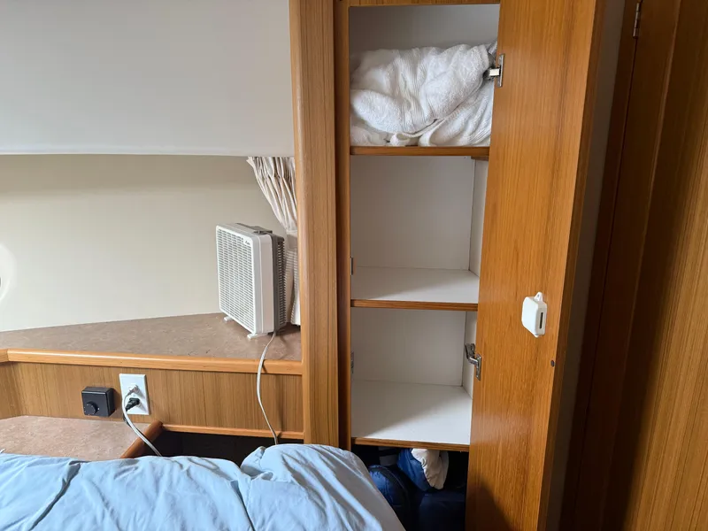 Slide: The Image of Bayliner 5288 Pilot House Motoryacht 2001 - 60