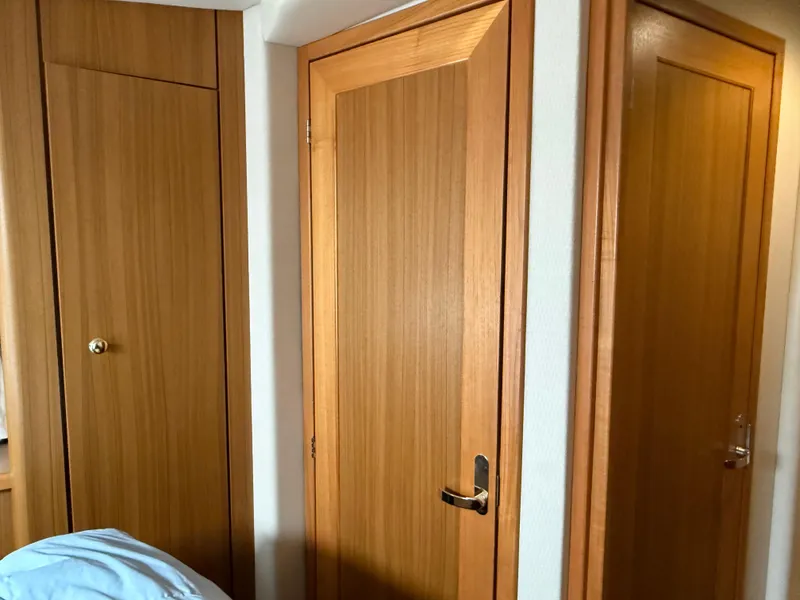 Slide: The Image of Bayliner 5288 Pilot House Motoryacht 2001 - 61