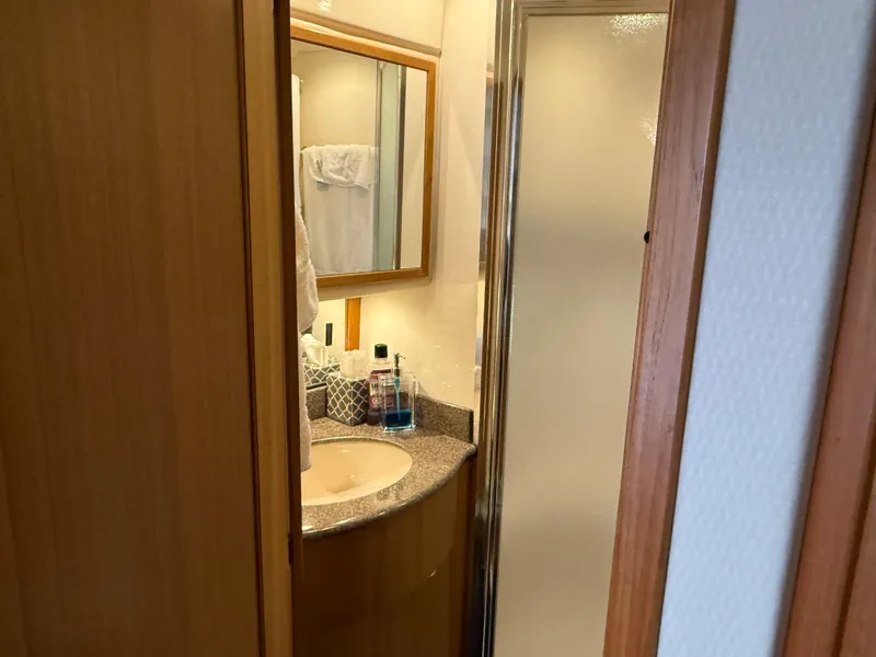 Slide: The Image of Bayliner 5288 Pilot House Motoryacht 2001 - 62