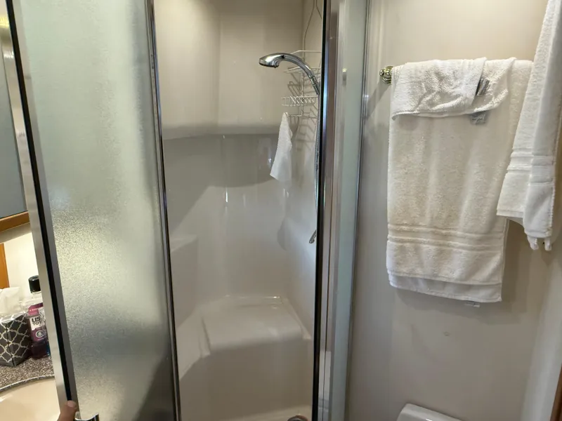 Slide: The Image of Bayliner 5288 Pilot House Motoryacht 2001 - 64