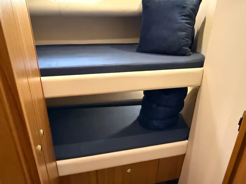 Slide: The Image of Bayliner 5288 Pilot House Motoryacht 2001 - 65