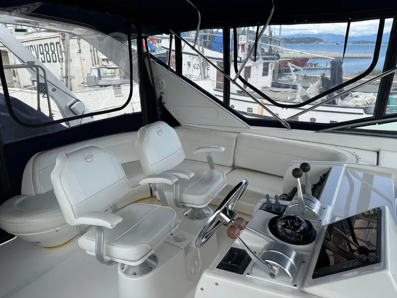 Slide: The Image of Bayliner 5288 Pilot House Motoryacht 2001 - 69
