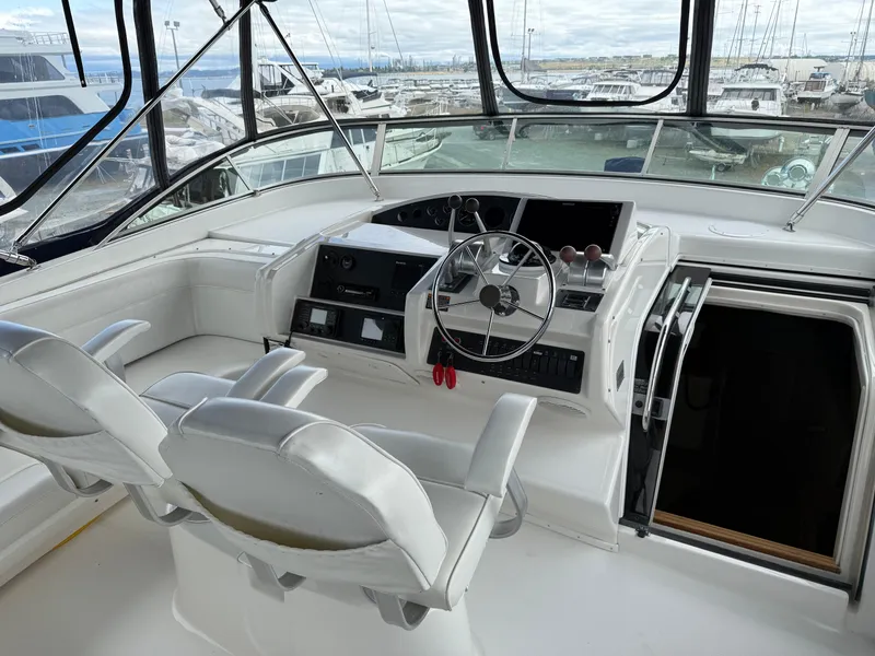 Slide: The Image of Bayliner 5288 Pilot House Motoryacht 2001 - 71