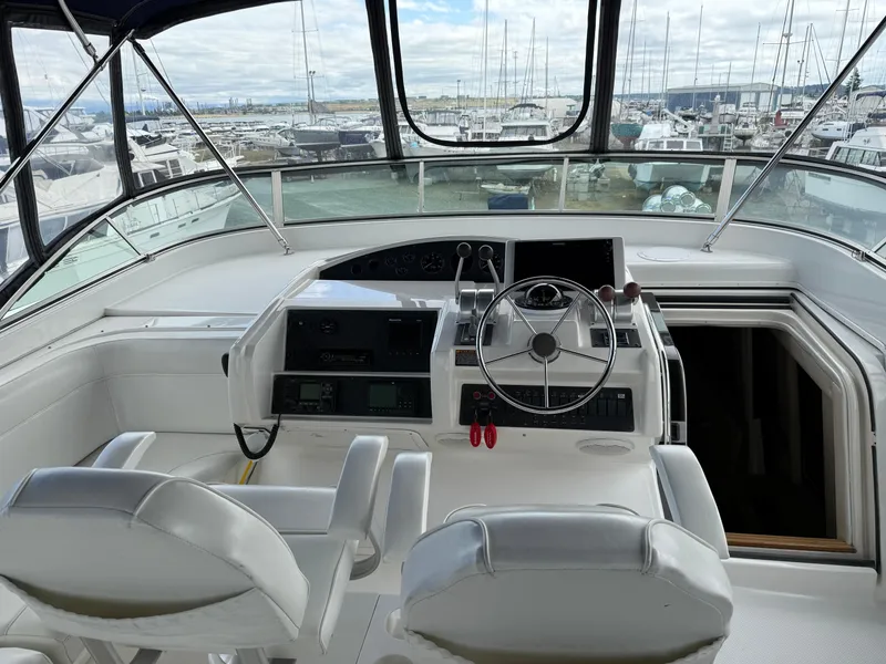 Slide: The Image of Bayliner 5288 Pilot House Motoryacht 2001 - 72