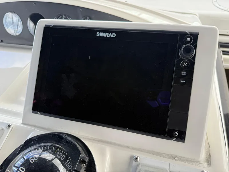 Slide: The Image of Bayliner 5288 Pilot House Motoryacht 2001 - 74