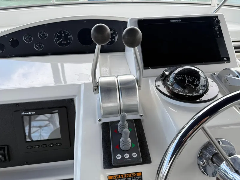 Slide: The Image of Bayliner 5288 Pilot House Motoryacht 2001 - 76