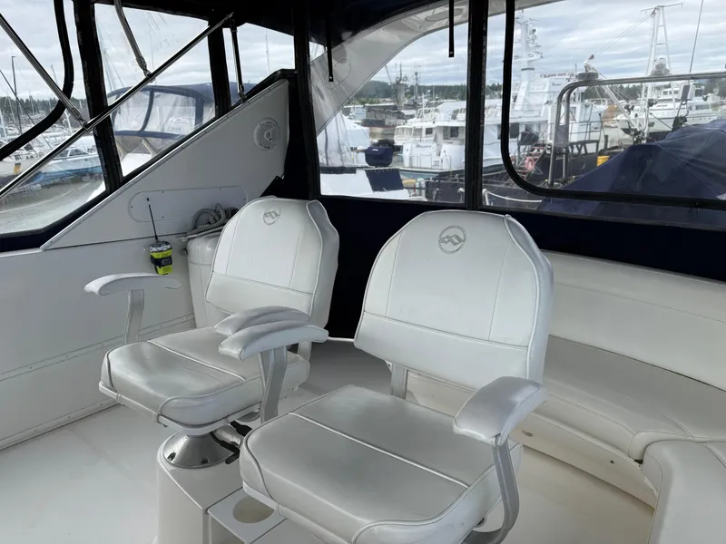 Slide: The Image of Bayliner 5288 Pilot House Motoryacht 2001 - 77