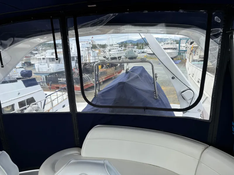 Slide: The Image of Bayliner 5288 Pilot House Motoryacht 2001 - 79