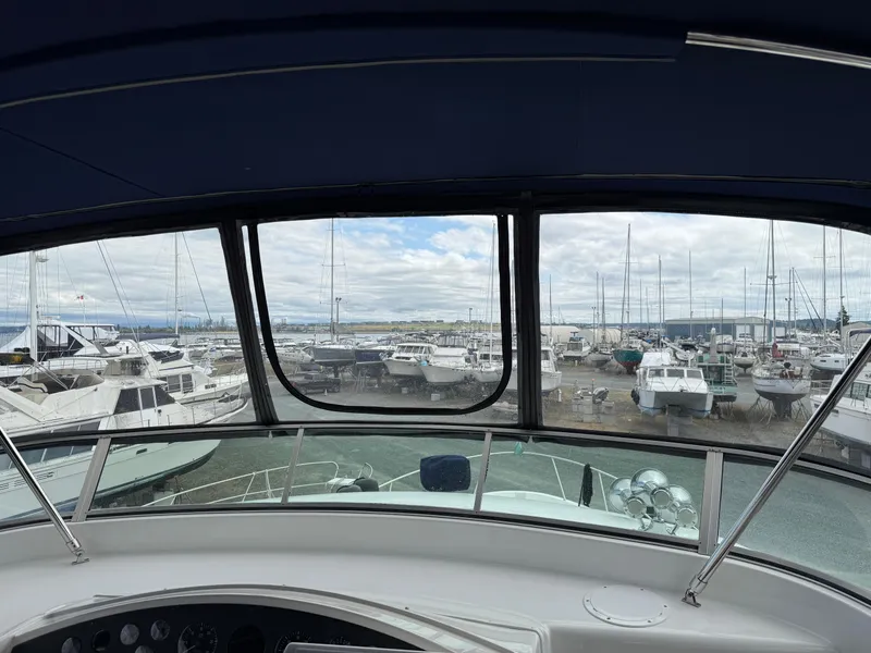 Slide: The Image of Bayliner 5288 Pilot House Motoryacht 2001 - 82