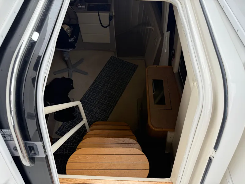 Slide: The Image of Bayliner 5288 Pilot House Motoryacht 2001 - 83