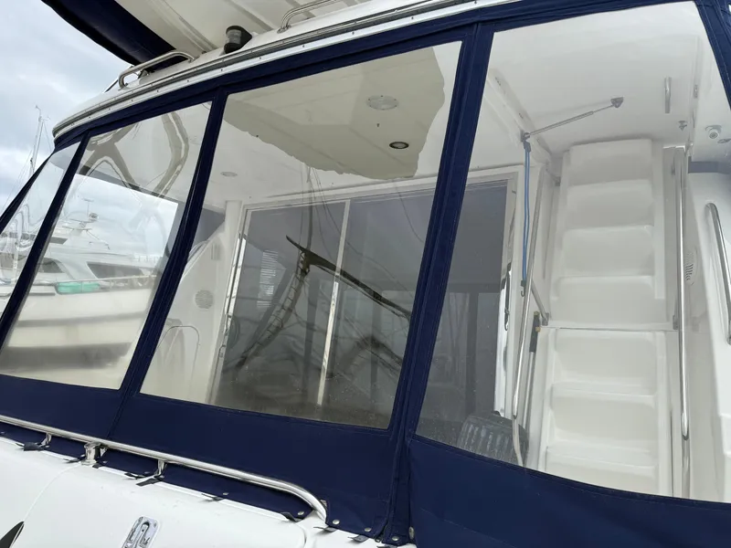 Slide: The Image of Bayliner 5288 Pilot House Motoryacht 2001 - 84