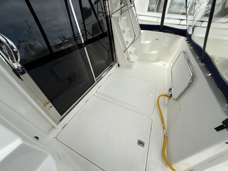Slide: The Image of Bayliner 5288 Pilot House Motoryacht 2001 - 85