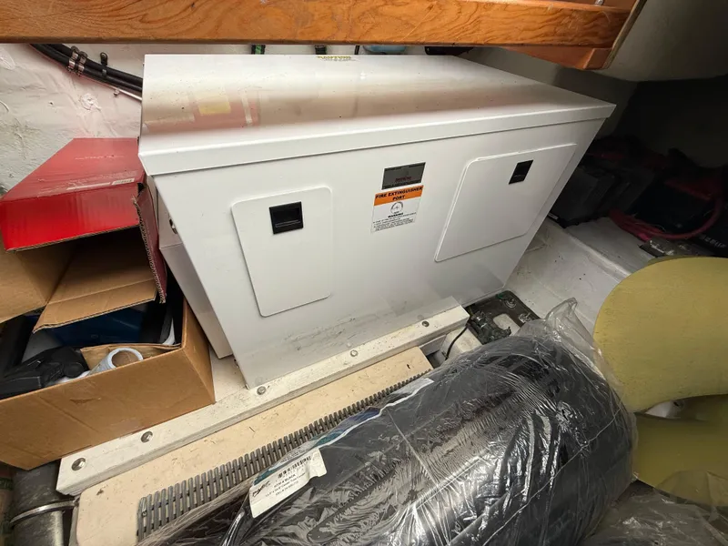 Slide: The Image of Bayliner 5288 Pilot House Motoryacht 2001 - 86