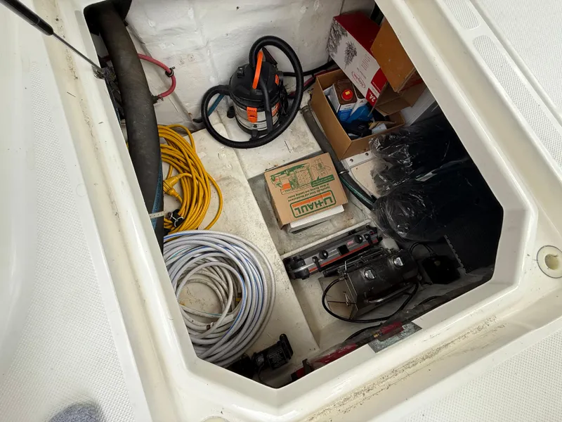 Slide: The Image of Bayliner 5288 Pilot House Motoryacht 2001 - 87