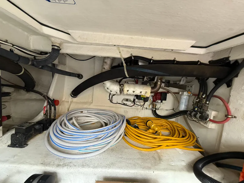 Slide: The Image of Bayliner 5288 Pilot House Motoryacht 2001 - 89