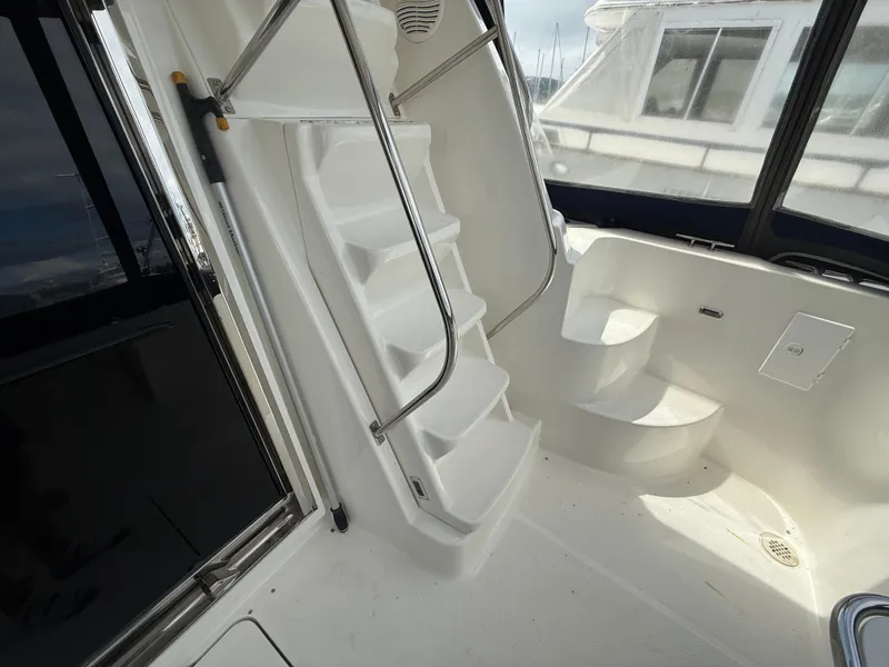 Slide: The Image of Bayliner 5288 Pilot House Motoryacht 2001 - 90