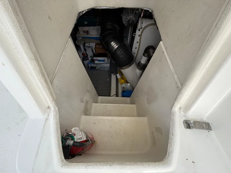 Slide: The Image of Bayliner 5288 Pilot House Motoryacht 2001 - 92