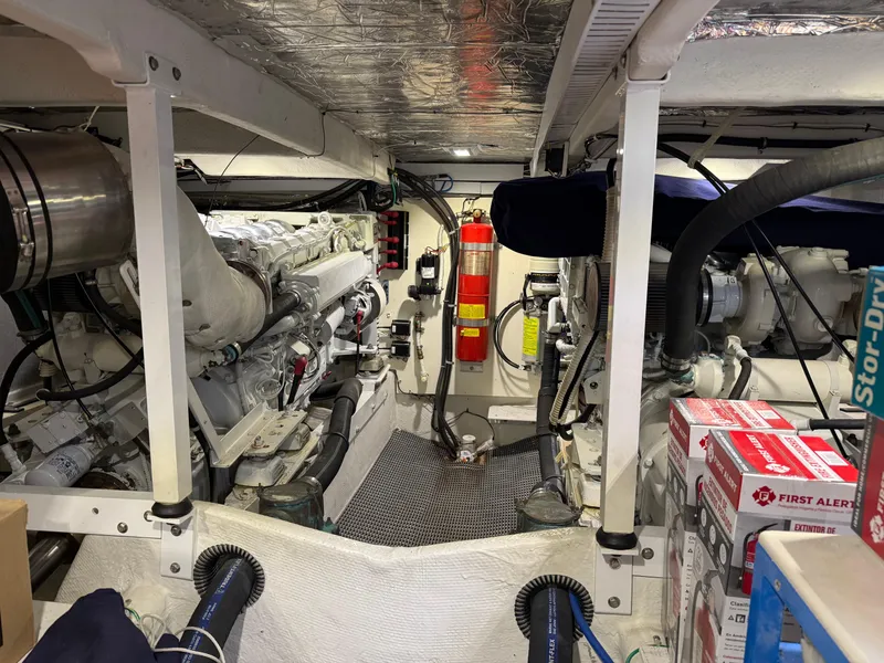 Slide: The Image of Bayliner 5288 Pilot House Motoryacht 2001 - 93