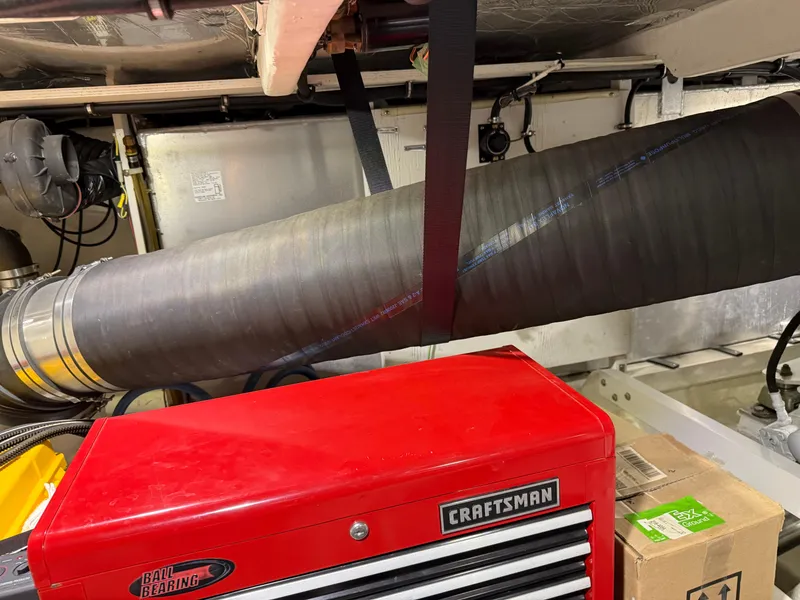 Slide: The Image of Bayliner 5288 Pilot House Motoryacht 2001 - 95