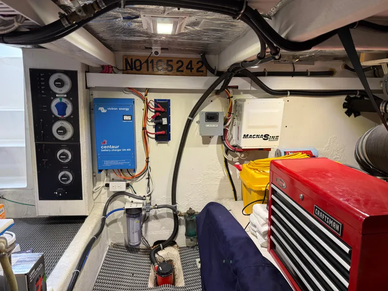 Slide: The Image of Bayliner 5288 Pilot House Motoryacht 2001 - 97