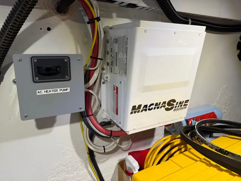 Slide: The Image of Bayliner 5288 Pilot House Motoryacht 2001 - 98