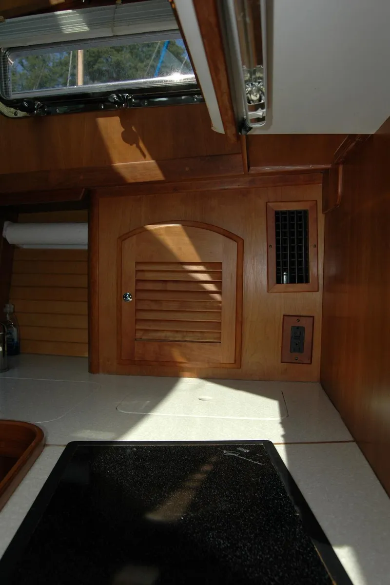 Slide: The Image of Sabre 36 Flybridge Sedan 2006 - 100