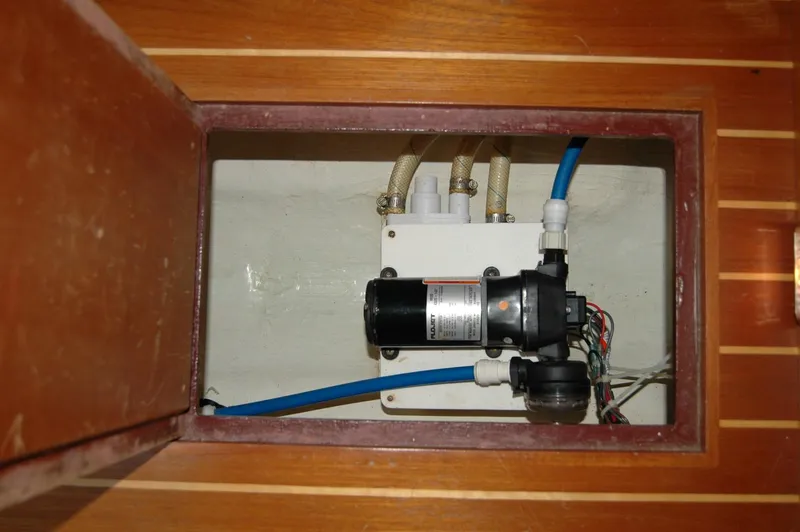 Slide: The Image of Sabre 36 Flybridge Sedan 2006 - 127