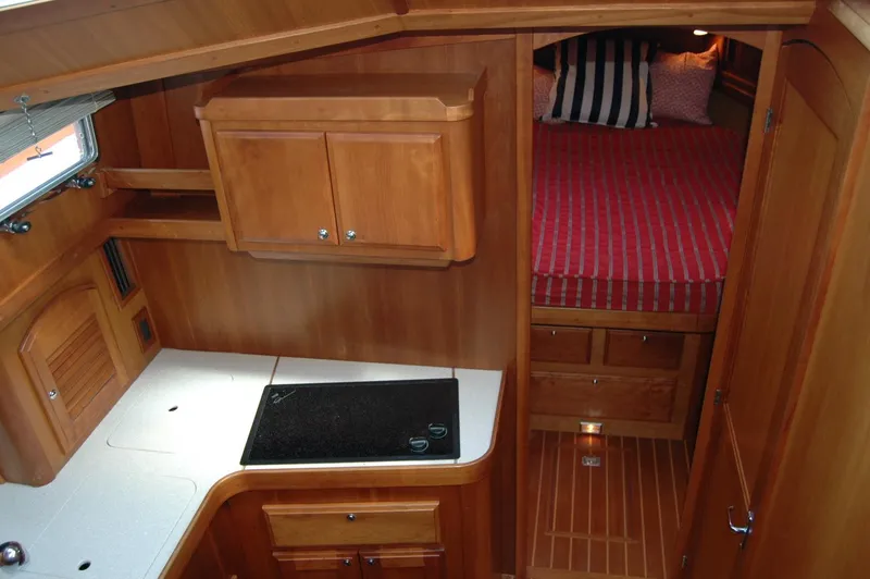 Slide: The Image of Sabre 36 Flybridge Sedan 2006 - 86