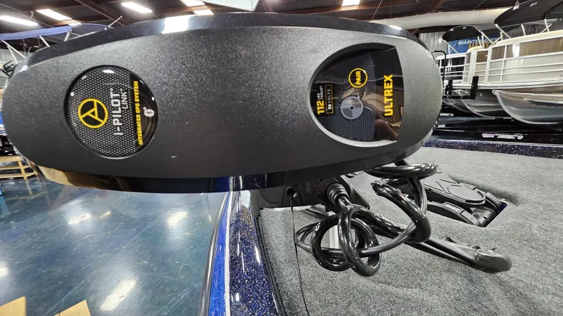 Slide: The Image of Trolling motor on 2025 Skeeter ZXR 21 boat with i-Pilot Link and Ultrex features. - 14