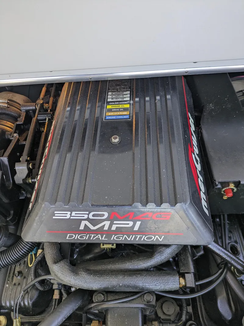 Slide: The Image of Cobalt 200 1998 engine with MerCruiser 350 MAG MPI digital ignition system. - 20