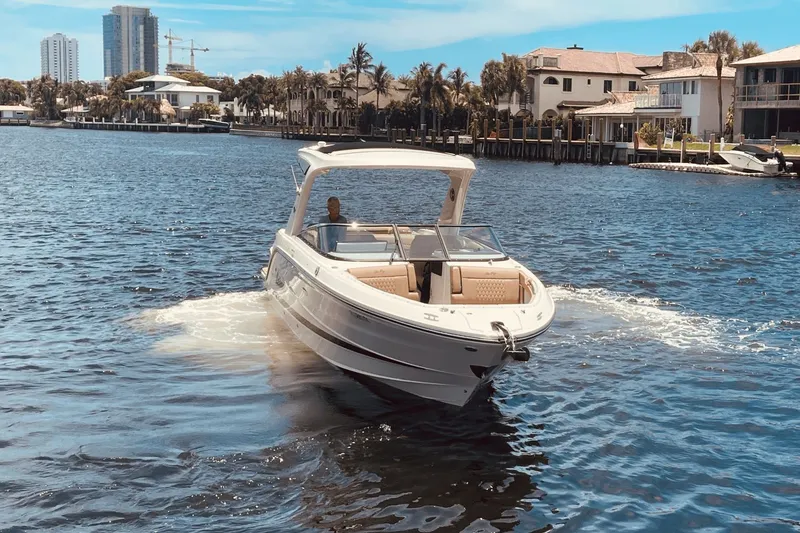 Slide: The Image of Sea Ray SLX 310 Outboard 2024 - 10